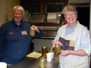 Joanne Ostrowski and Sue Craft at the dilly-bean workshop (courtesy of Mary Link)