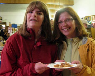 Baker Jaimye Larsen (left) and Judge Beth Lorenz share a piece of pie.